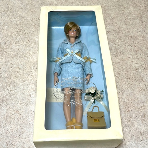 BNWT FRANKLIN MINT DIANA THE PEOPLE’S PRINCESS PORTRAIT PORCELAIN DOLL IN BOX - Picture 2 of 8